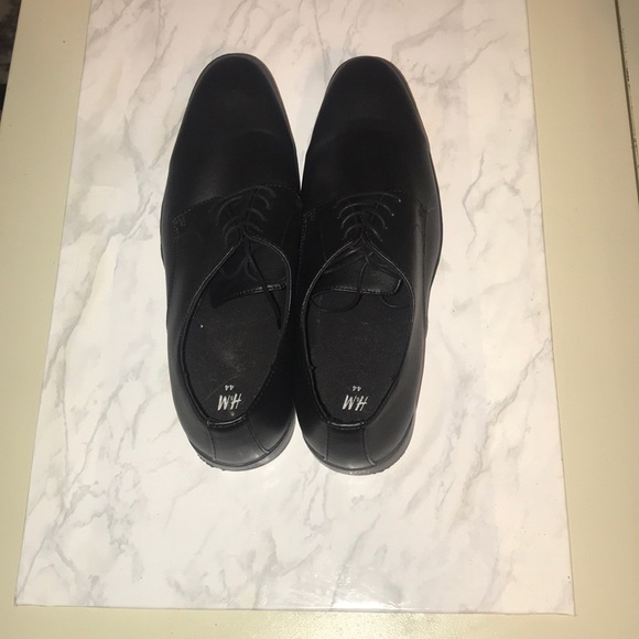 A pair of H&Ms Derby shoes size 10.5 - Picture 6 of 8